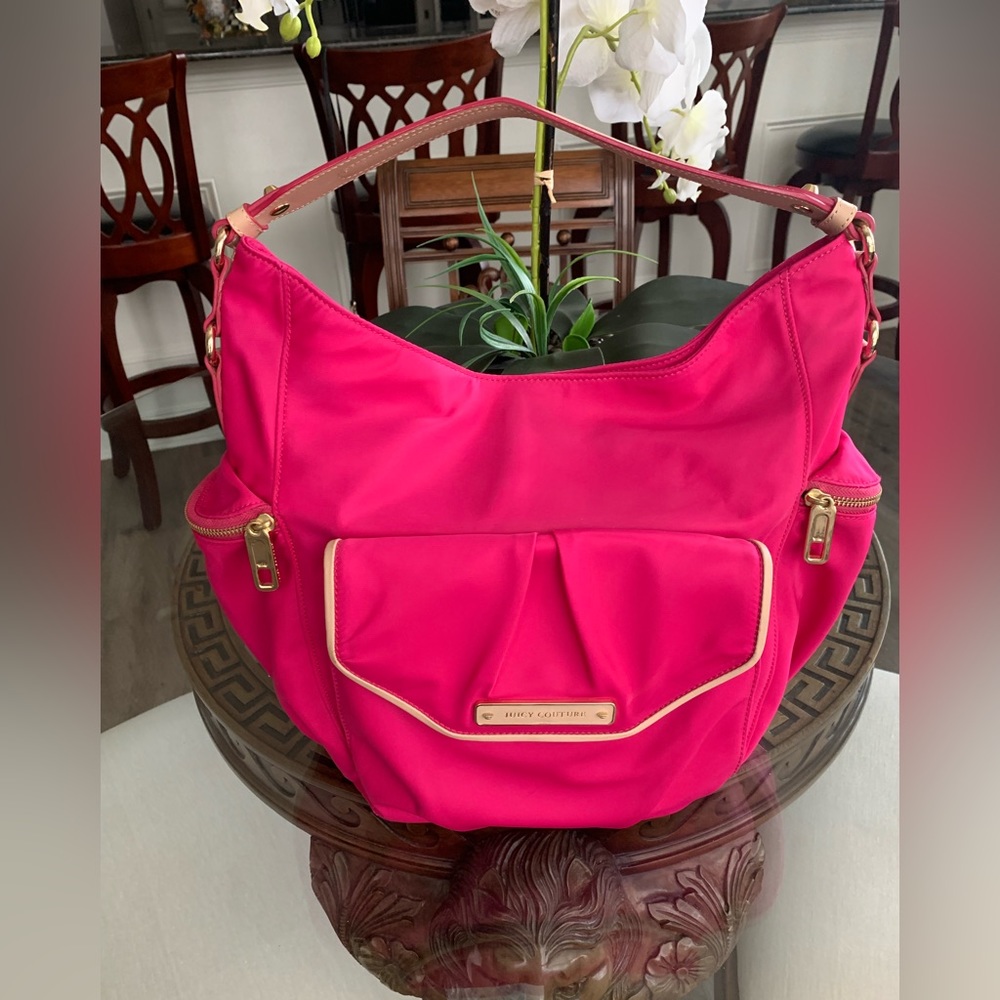 🩷🩷JUICY COUTURE BARBIE PINK NYLON & LEATHER HOBO BAG! 🩷🩷